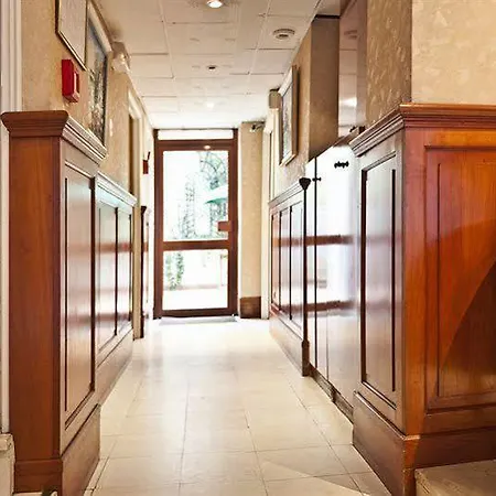 Restaurant Au Boeuf Couronne Париж