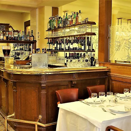 レストラン オウ ブッフ クロネ ホテル パリ